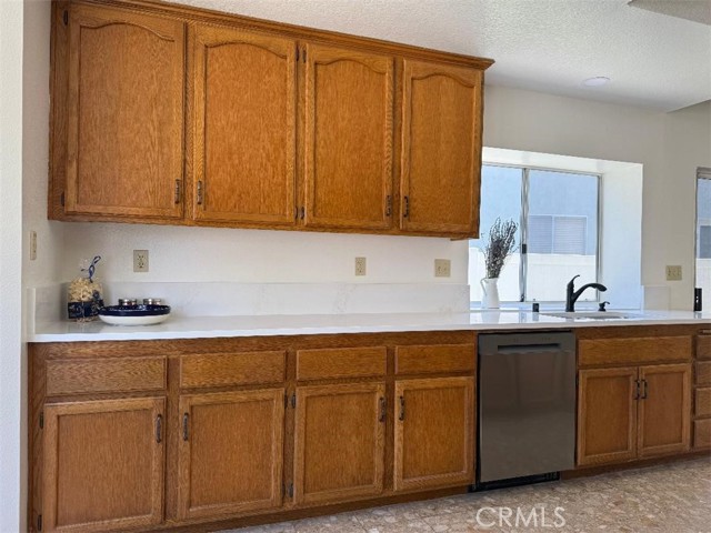 18 Decente, Irvine CA: https://media.crmls.org/medias/0c4d6050-1b78-4da4-9e96-97b1c5b04047.jpg