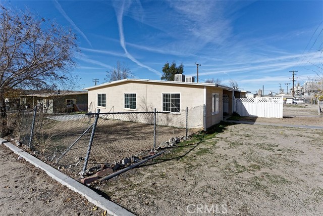 19288 3rd, Oro Grande CA: https://media.crmls.org/medias/0c4ebd60-56d5-445d-87c4-0a8a1df3fc45.jpg