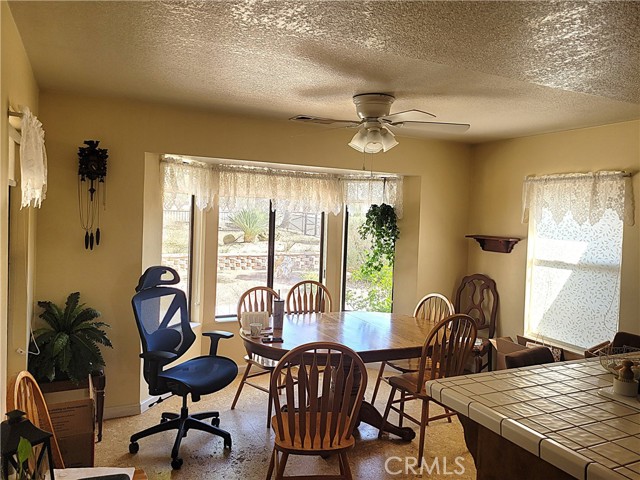 Detail Gallery Image 13 of 29 For 23677 Cahuilla, Apple Valley,  CA 92307 - 3 Beds | 2 Baths