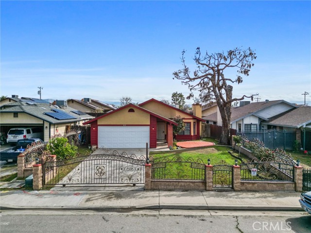 Detail Gallery Image 5 of 43 For 813 Orangewood, Bakersfield,  CA 93306 - 3 Beds | 2 Baths