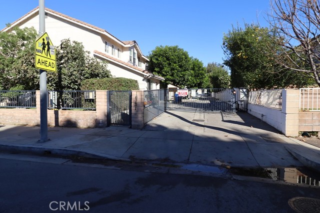 Detail Gallery Image 3 of 37 For 16731 Parthenia St #3,  Northridge,  CA 91343 - 4 Beds | 3 Baths