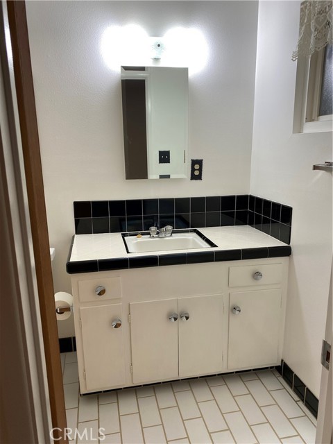 Detail Gallery Image 9 of 18 For 332 E Landsford, Lancaster,  CA 93535 - 4 Beds | 2/1 Baths