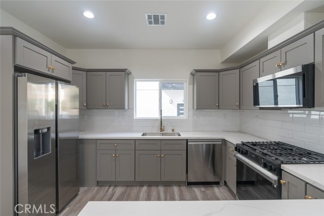 Detail Gallery Image 22 of 39 For 443 1/2 N Harvard Bld, Los Angeles,  CA 90004 - 4 Beds | 4 Baths