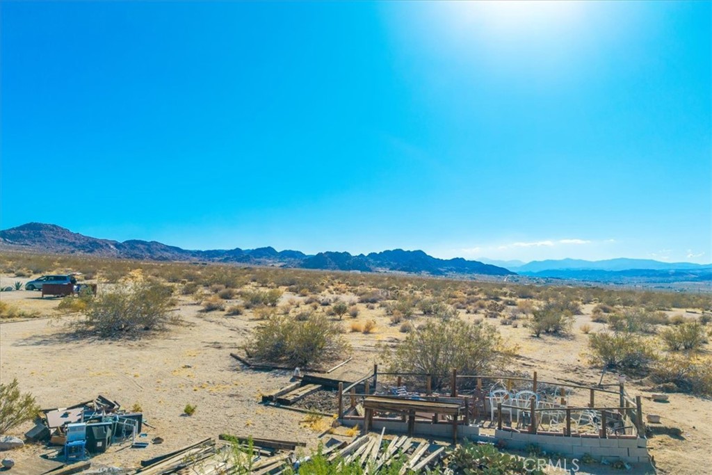 https://media.crmls.org/medias/0c50570a-33d6-4071-b7dd-3684a73d27a5.jpg?preset=X-Large