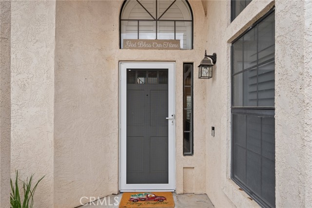 Detail Gallery Image 4 of 40 For 15621 Saul Ct, Canyon Country,  CA 91387 - 4 Beds | 3 Baths