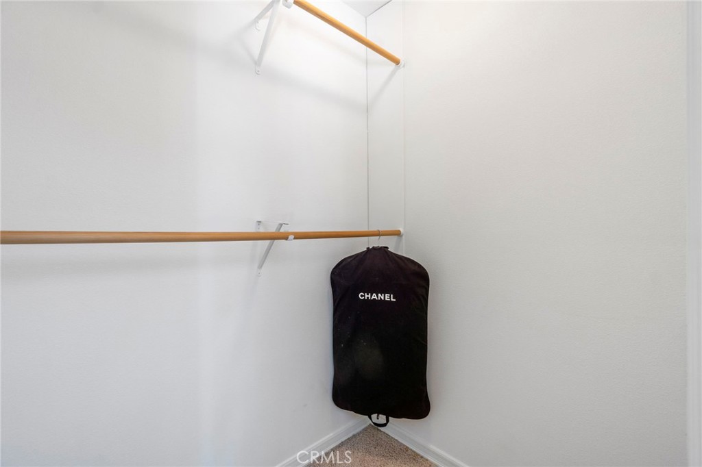 https://media.crmls.org/medias/0c5240e6-d116-43d1-95da-9d87ab1626a8.jpg?preset=X-Large