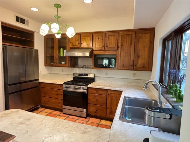 Detail Gallery Image 7 of 30 For 2045 Lookout Dr, Agoura Hills,  CA 91301 - 2 Beds | 2/1 Baths