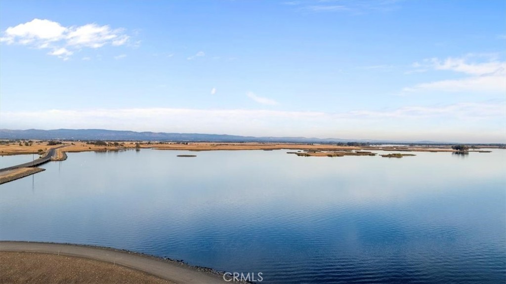 https://media.crmls.org/medias/0c539382-1854-47f5-b217-9001d47f44c1.jpg?preset=X-Large