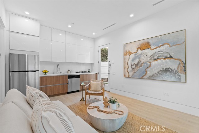 Detail Gallery Image 45 of 49 For 4532 Katherine, Sherman Oaks,  CA 91423 - 6 Beds | 6/1 Baths