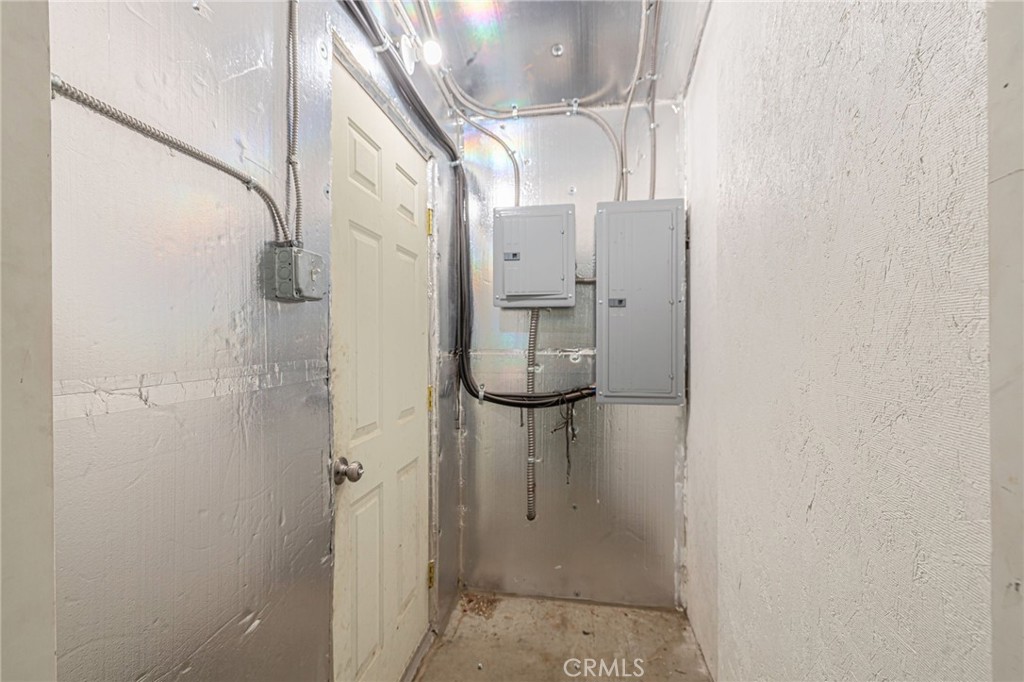 https://media.crmls.org/medias/0c57031b-9925-4d19-b58f-e7cd0830772b.jpg?preset=X-Large