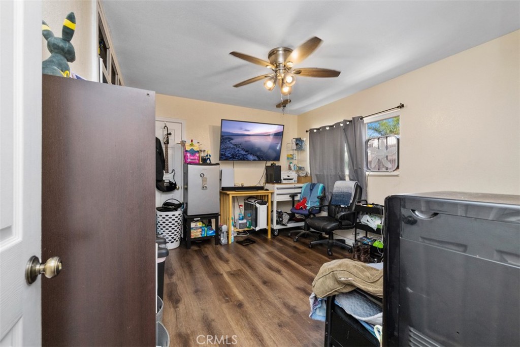 1523 W 12th Street