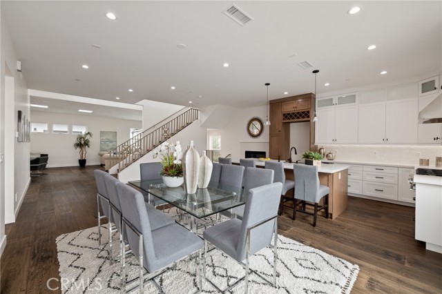 Expansive entertaining floor plan