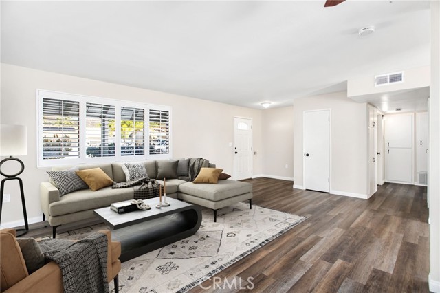 Detail Gallery Image 9 of 35 For 27161 Pinehurst, Menifee,  CA 92586 - 2 Beds | 1 Baths