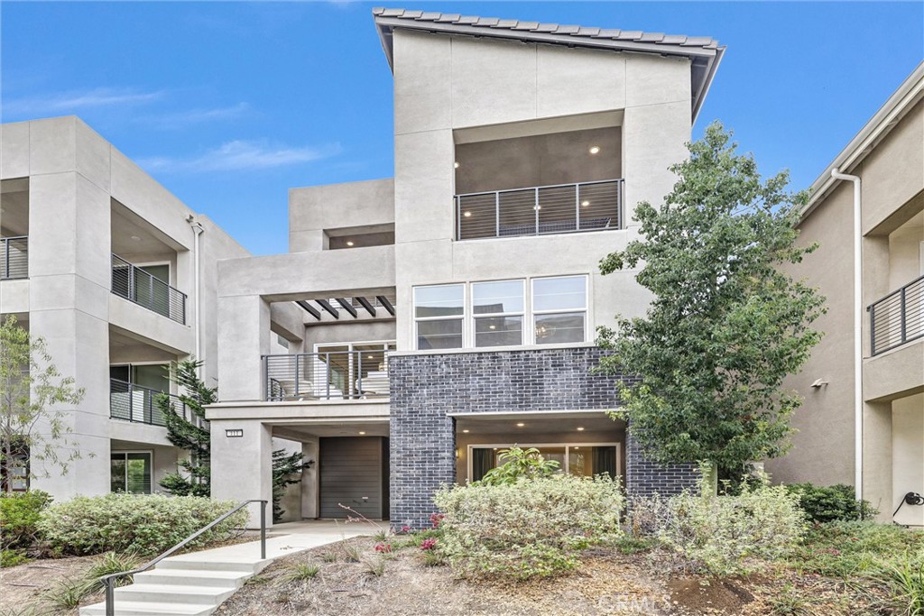 MLS #OC25184425 image #1