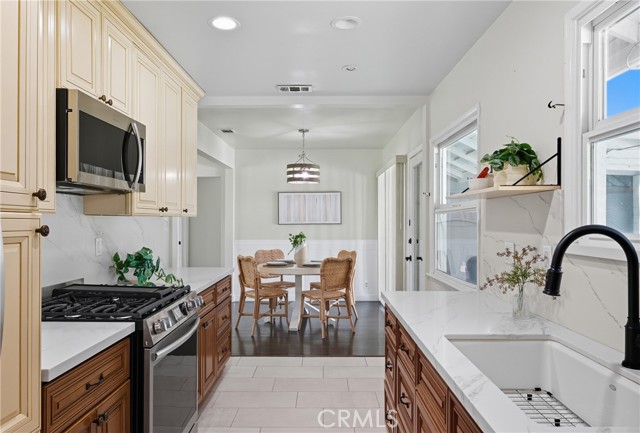 127 S Myrtlewood Street, West Covina CA: https://media.crmls.org/medias/0c5a6713-0278-4ae6-9e3b-6a60c2364c84.jpg