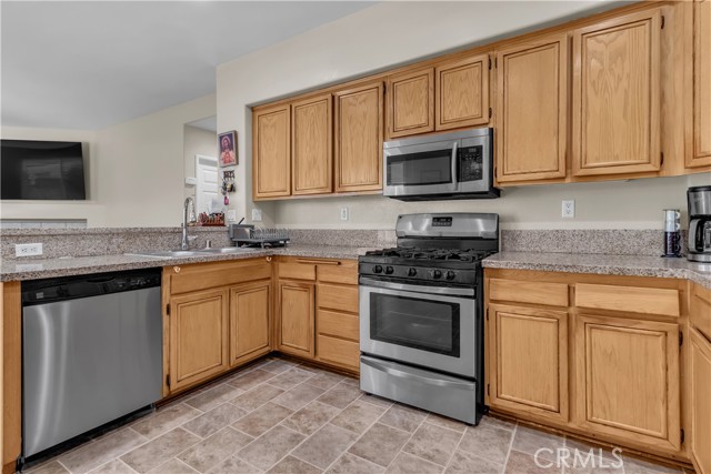 Detail Gallery Image 13 of 23 For 42519 Cinnabar Ct, Lancaster,  CA 93536 - 4 Beds | 3 Baths