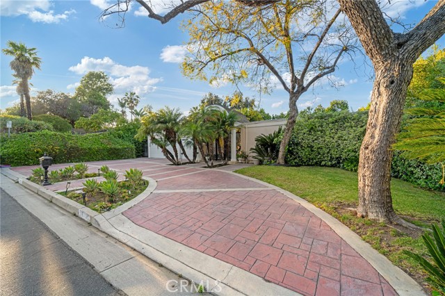 15737 Sutton Street, Encino CA: https://media.crmls.org/medias/0c5bb413-0c4a-4111-8355-3dbb3cf4d4da.jpg