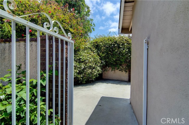 Detail Gallery Image 8 of 46 For 16191 Norgrove Cir, Huntington Beach,  CA 92647 - 4 Beds | 2 Baths