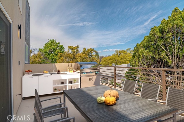 Detail Gallery Image 11 of 31 For 18750 Collins St, Tarzana,  CA 91356 - 7 Beds | 6 Baths