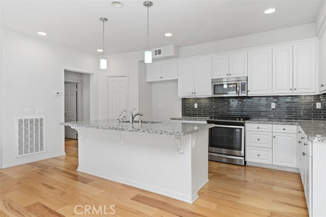 Detail Gallery Image 11 of 34 For 1370 Clementine Way, Fullerton,  CA 92833 - 3 Beds | 3 Baths