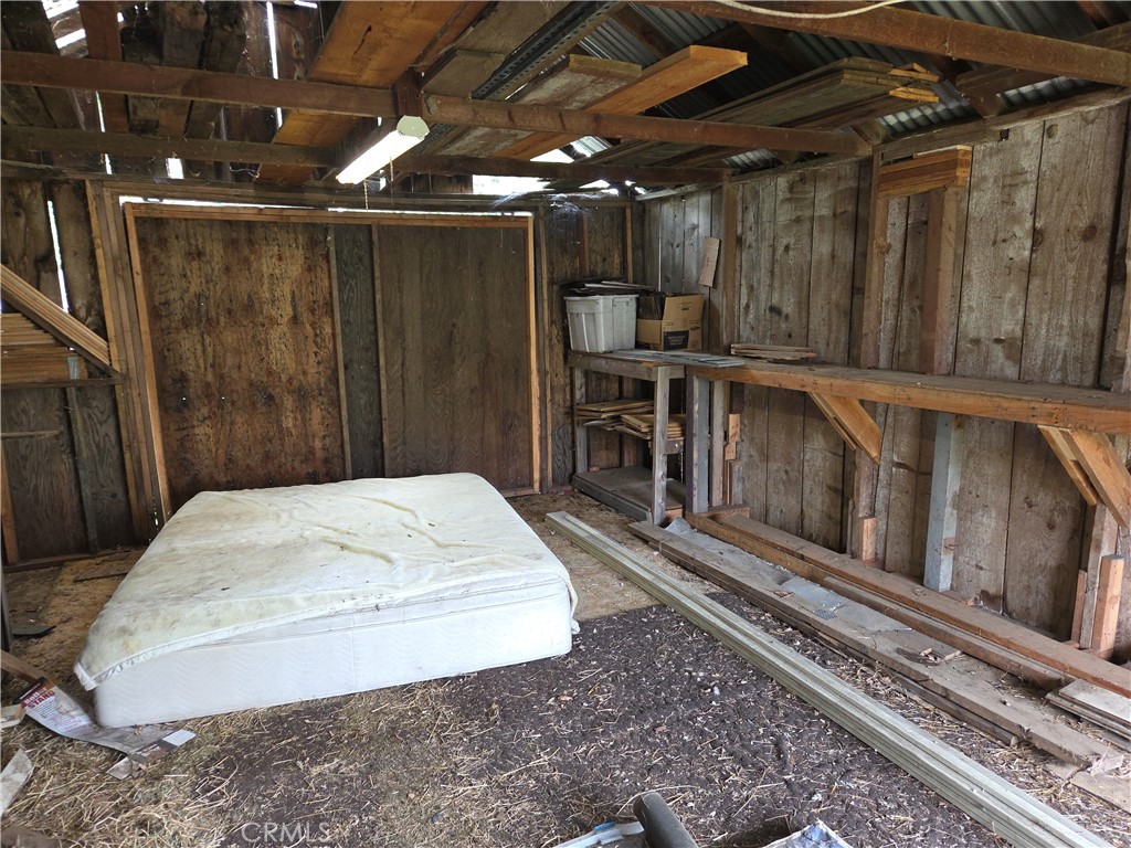 https://media.crmls.org/medias/0c5ea012-f26b-45a2-9df1-ba1ce7008f42.jpg?preset=X-Large