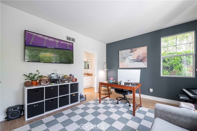 231 Knoll Ridge Road, Simi Valley CA: https://media.crmls.org/medias/0c5edc45-b139-4a9e-af59-c84a61344152.jpg