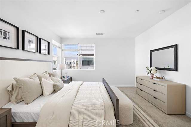 944 N Divino Privado, Ontario CA: https://media.crmls.org/medias/0c5f5e81-8f57-4db9-bb51-6b748f30c48f.jpg