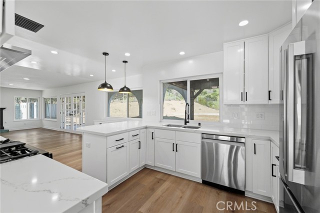 Detail Gallery Image 7 of 40 For 13047 Garris, Granada Hills,  CA 91344 - 4 Beds | 3 Baths