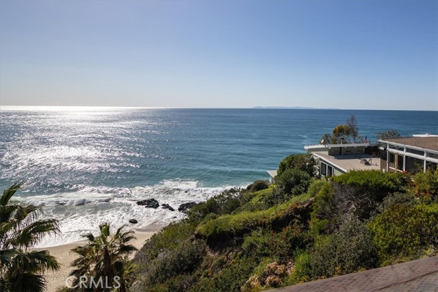 32051 Pacific Coast Highway, Laguna Beach CA: https://media.crmls.org/medias/0c605925-a1d9-4a73-9d76-e128fe074976.jpg
