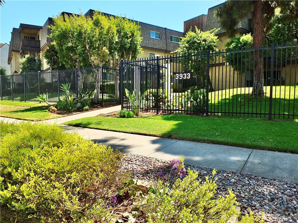 3933 N Virginia Road #308
