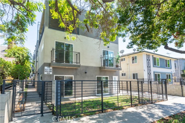 1032 N Oxford Avenue, Los Angeles CA: https://media.crmls.org/medias/0c609e14-5d87-4fd9-913e-5e52ad20fb0e.jpg
