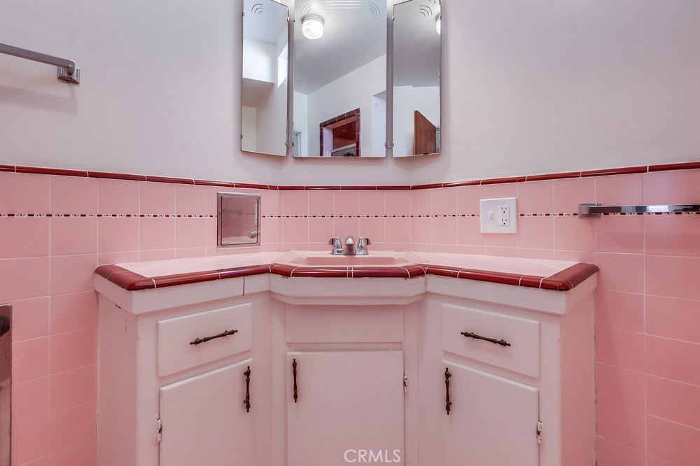 https://media.crmls.org/medias/0c6175e5-33df-4fa4-af2e-27e615fd36a8.jpg?preset=X-Large