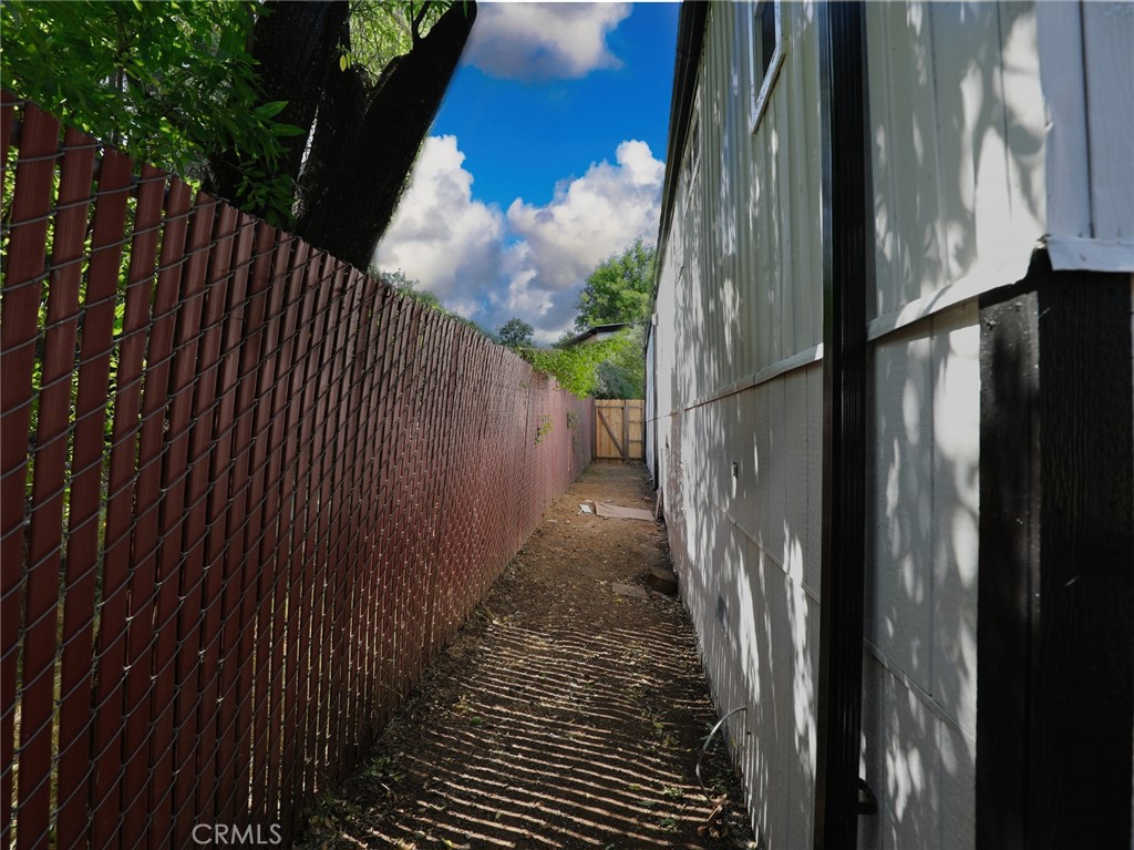 https://media.crmls.org/medias/0c61d210-6047-4a8f-b8d0-c3ad6b14eecc.jpg?preset=X-Large