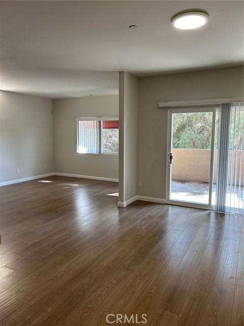 Detail Gallery Image 11 of 19 For 9610 Zelzah #110,  Northridge,  CA 91325 - 3 Beds | 3 Baths