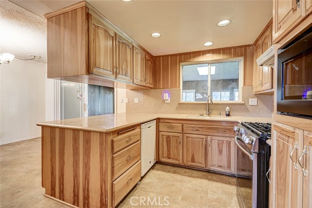 Detail Gallery Image 8 of 27 For 1824 W 245, Torrance,  CA 90501 - 4 Beds | 2 Baths