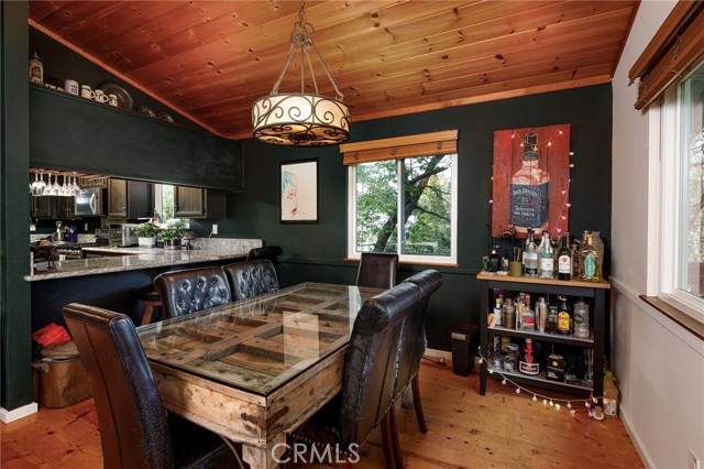 Detail Gallery Image 10 of 46 For 453 Davos, Crestline,  CA 92325 - 5 Beds | 2/1 Baths