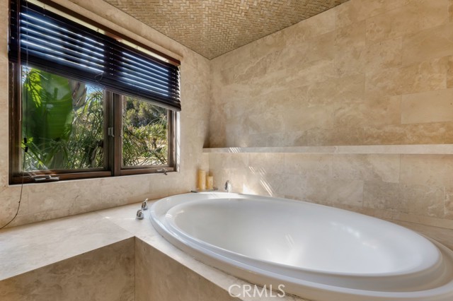 Detail Gallery Image 35 of 68 For 27409 Pacific Coast Hwy, Malibu,  CA 90265 - 4 Beds | 4 Baths