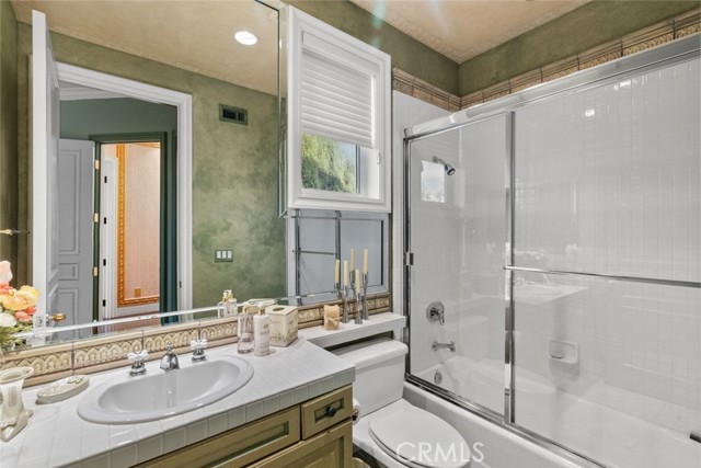 3724 Winford Drive, Tarzana CA: https://media.crmls.org/medias/0c6397da-4c72-4366-b5a4-30ccd2f7fcda.jpg