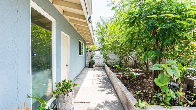 931 N Eucalyptus Avenue, Rialto CA: https://media.crmls.org/medias/0c640c76-5ed0-499e-bf8c-f050898b1c6c.jpg
