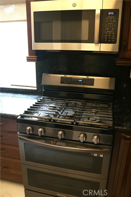 26002 Dundee Drive, Lake Forest CA: https://media.crmls.org/medias/0c648ac5-4deb-4eff-9ec4-2b55d8bec0c0.jpg