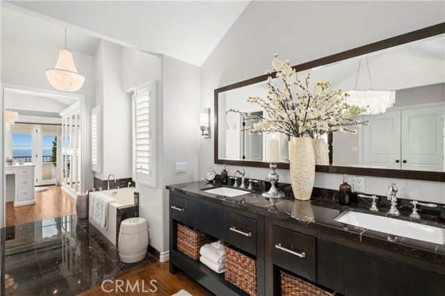 844 Temple Hills Drive, Laguna Beach CA: https://media.crmls.org/medias/0c6527f7-6a62-48da-9a00-0333ada71f55.jpg