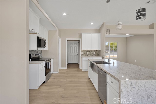 Detail Gallery Image 3 of 34 For 17837 Sultana St, Hesperia,  CA 92345 - 4 Beds | 2/1 Baths