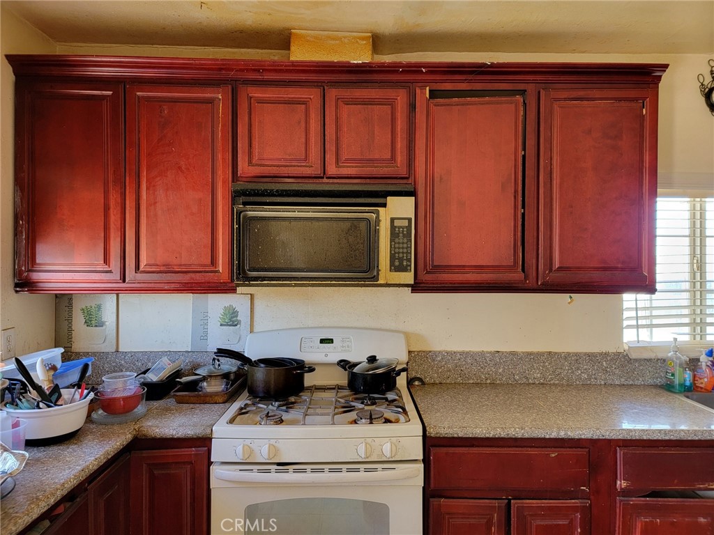 https://media.crmls.org/medias/0c67f452-10f5-4e00-ba8c-514a99ecc5d9.jpg?preset=X-Large