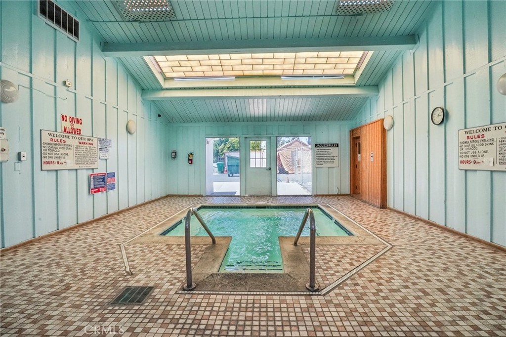 https://media.crmls.org/medias/0c681f47-d93f-470a-8f59-21ede0d824fa.jpg?preset=X-Large