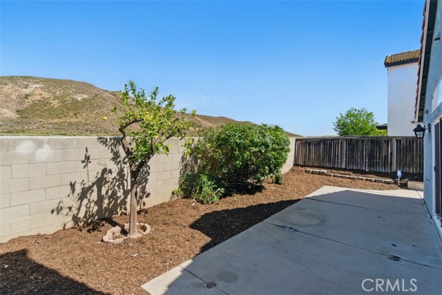11979 Savona Dr, Fontana CA: https://media.crmls.org/medias/0c69cfe6-88b5-4fde-92a4-554a5c0c3f71.jpg