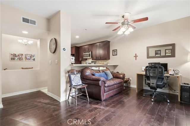 Detail Gallery Image 7 of 39 For 1441 Brett #136,  San Pedro,  CA 90732 - 2 Beds | 2/1 Baths