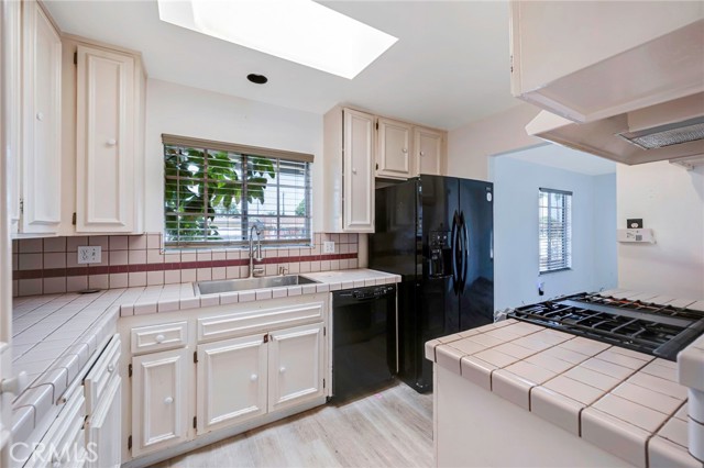 19342 Salmon Lane, Huntington Beach CA: https://media.crmls.org/medias/0c6a0806-0f85-4b89-8f41-b0d989708bf8.jpg
