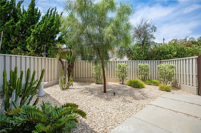 6360 E Vera Crest Drive, Long Beach CA: https://media.crmls.org/medias/0c6bd549-4d6e-4f96-8008-b2699e475fa5.jpg