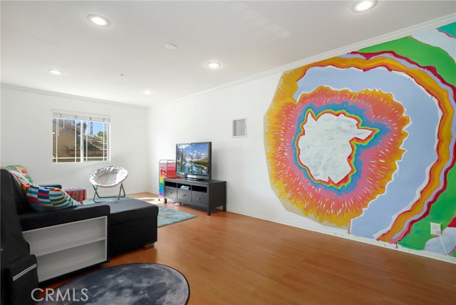 Image 23 of 16 For 33 Chadron  