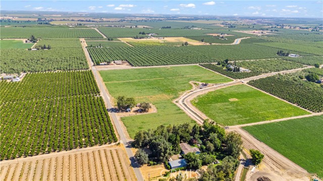 8340 West Lane, Winton CA: https://media.crmls.org/medias/0c6cbedd-c64f-4ac0-b206-bd70adaed81e.jpg